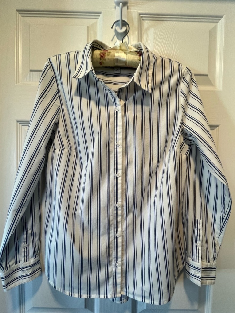 Women’s Nine West Button Up Shirt Size Medium